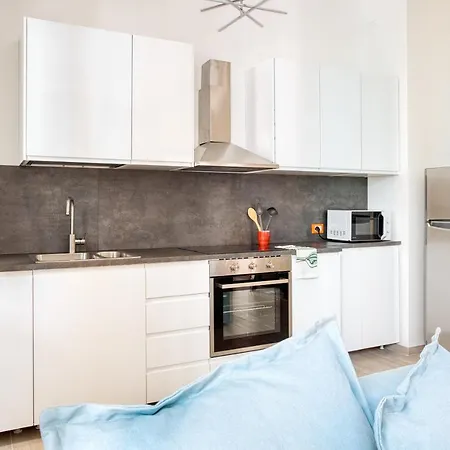 Joivy Charming 1-bed Flat In Navigli Milan