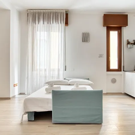 Joivy Charming 1-bed Flat In Navigli Milán